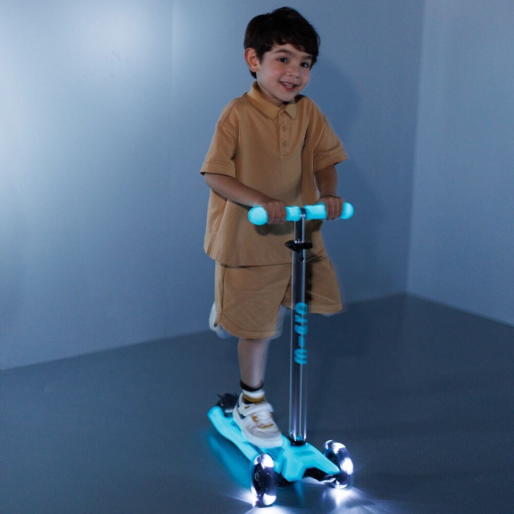 Самокат Micro серії Maxi Deluxe Glow LED – Синій кришталь
