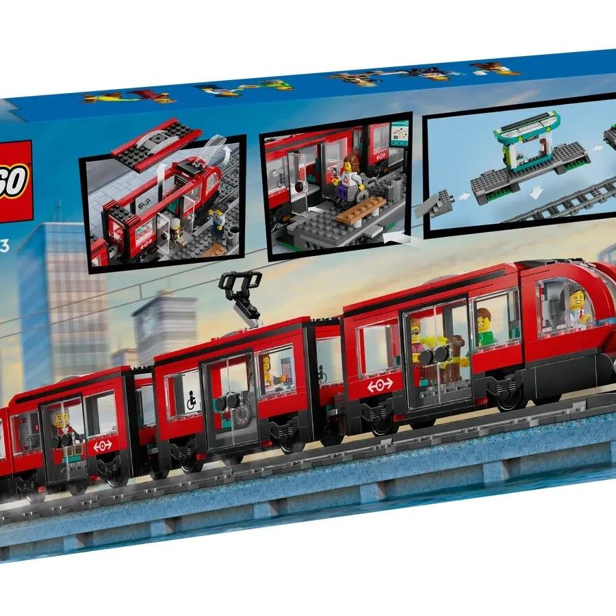 LEGO Конструктор Трамвай і вокзал у центрі міста