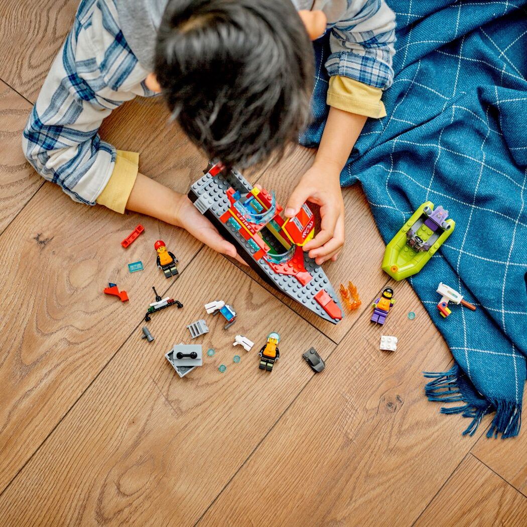 LEGO Конструктор City Човен пожежної бригади