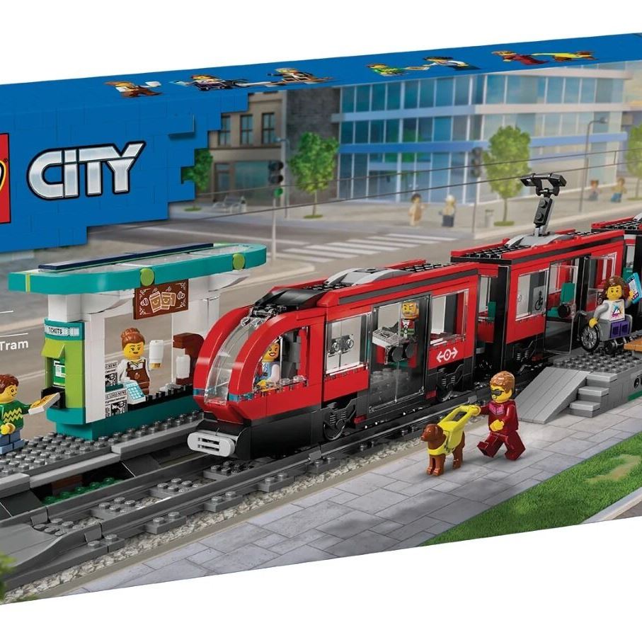 LEGO Конструктор Трамвай і вокзал у центрі міста