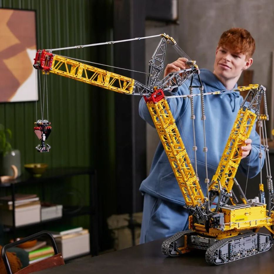 LEGO Конструктор Technic Гусеничний підйомний кран Liebherr LR 13000