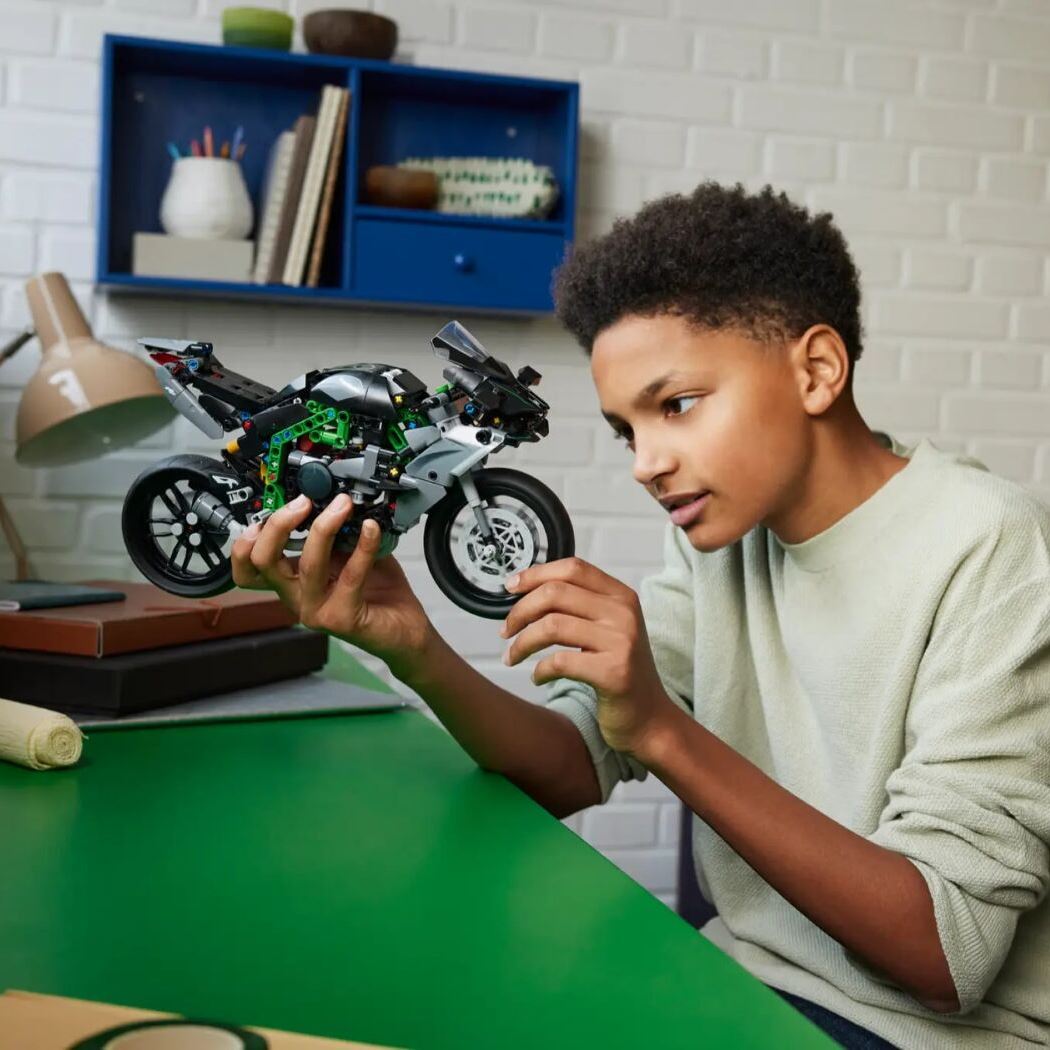 LEGO Конструктор Technic Мотоцикл Kawasaki Ninja H2R